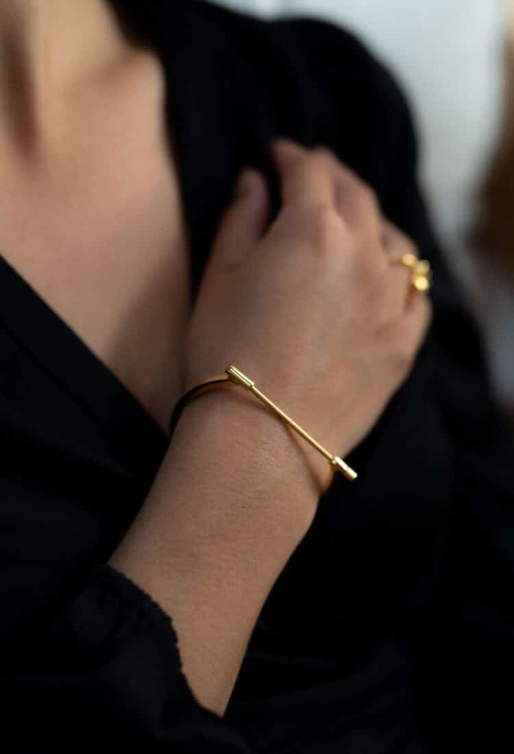 Armreif Omega S, Edelstahl vergoldet
