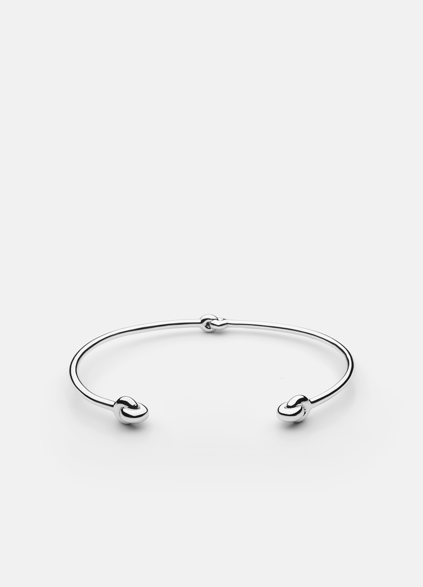 skultuna_knot_cuff_steel_01 Armreif Knot Petit S, Edelstahl